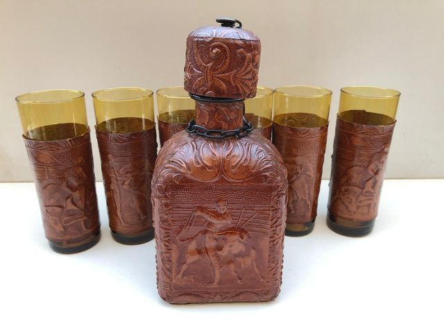 COLECCIÓN MUY ANTIGUA  BOTELLA Y VASOS DE CRISTAL