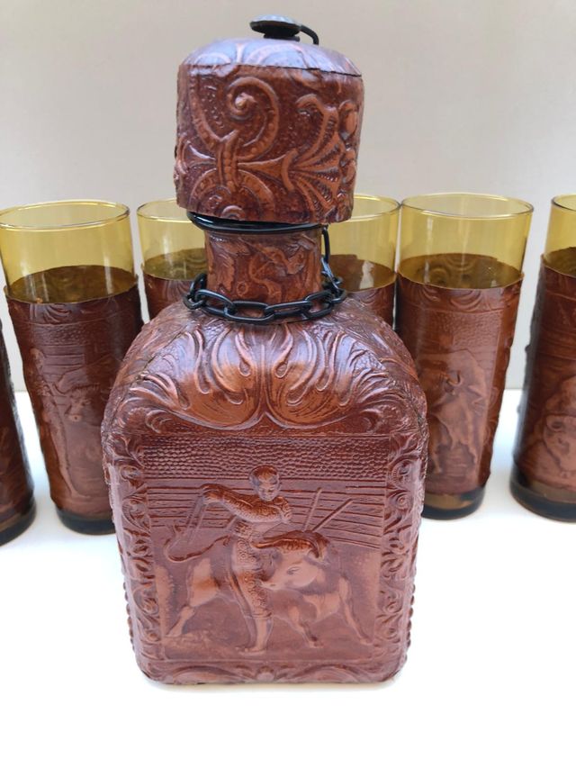 COLECCIÓN MUY ANTIGUA  BOTELLA Y VASOS DE CRISTAL