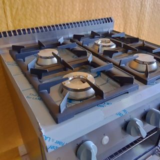 💥 Fornello a gas a 4 fuochi con forno. Ospitalità