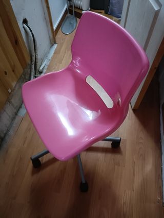 Silla rosa ruedas. Como nueva. Nunca usa