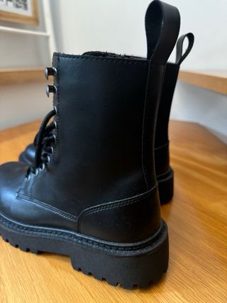 Botines negros hombre pull and bear