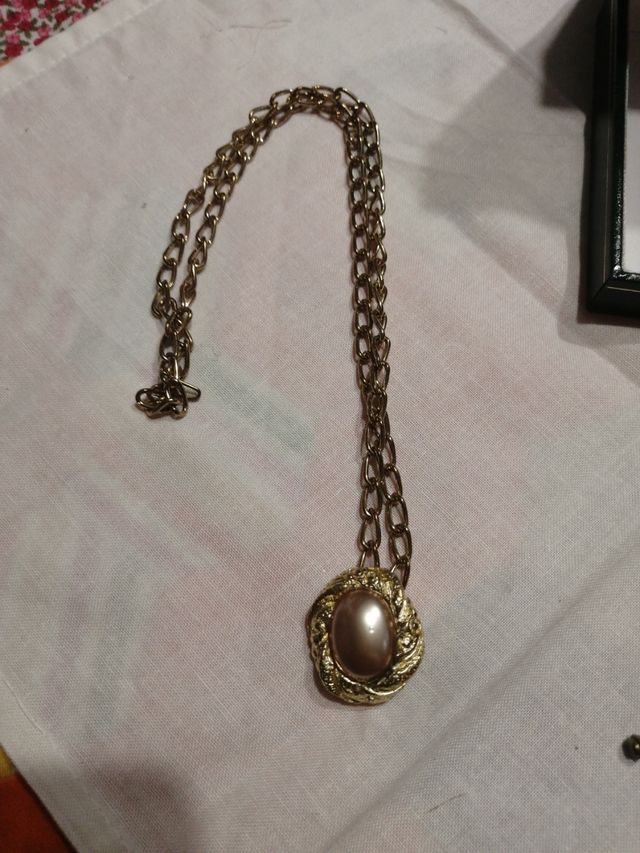 Juego collar, pendiente y broche perla