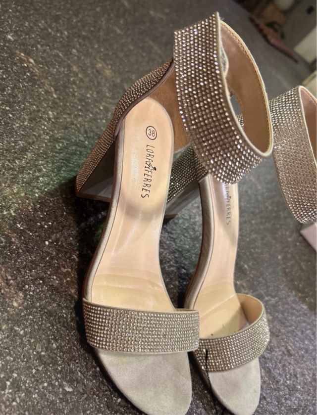 sandalo con strass argento e tacco a rocchetto