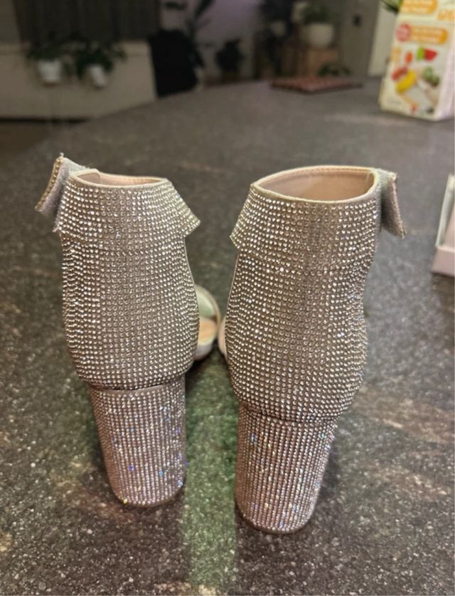 sandalo con strass argento e tacco a rocchetto