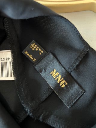 Vestido negro de gasa, tirantes y espalda abierta