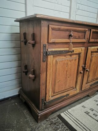Aparador madera. Antiguo