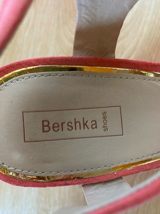 Sandalias cuña Bershka
