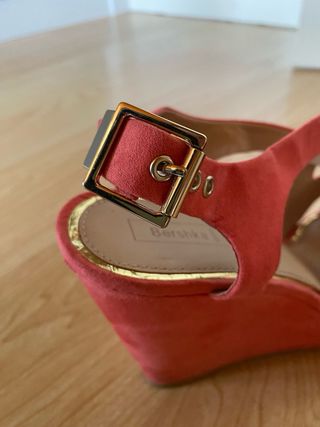 Sandalias cuña Bershka