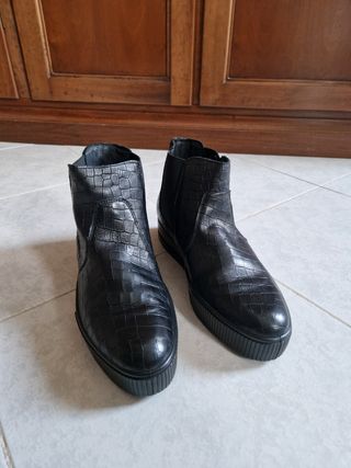 Scarponcini in pelle nera