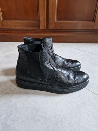 Scarponcini in pelle nera