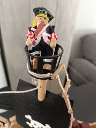 Barco pirata de madera