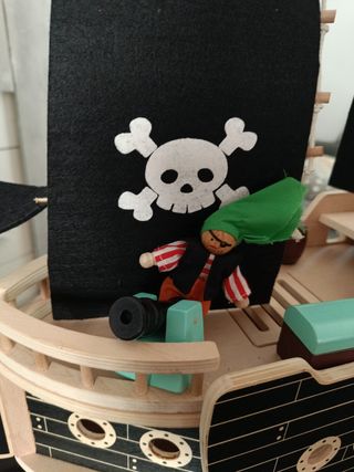 Barco pirata de madera