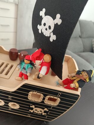 Barco pirata de madera