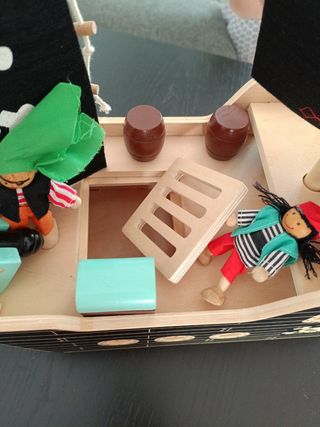 Barco pirata de madera