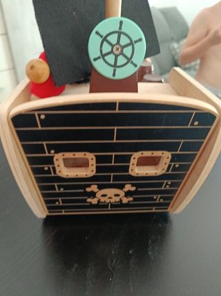 Barco pirata de madera