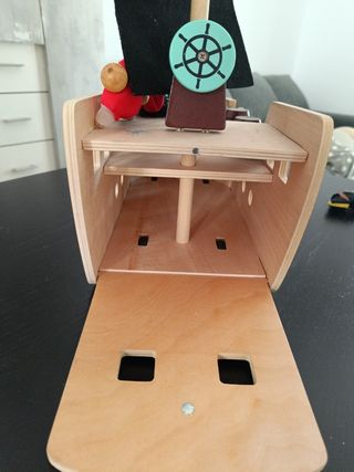 Barco pirata de madera