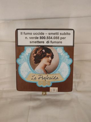 Scatola legno vuota