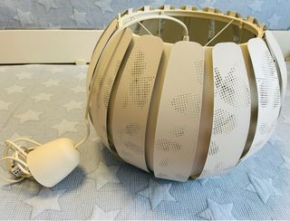Lámpara dormitorio blanca actual