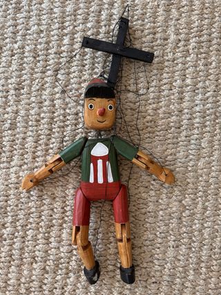 Marioneta antigua pinocho