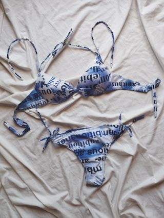 Bikini periódico vintage