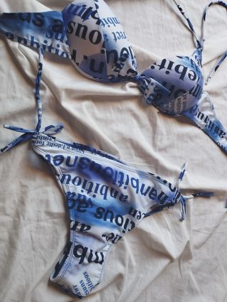 Bikini periódico vintage