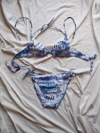 Bikini periódico vintage