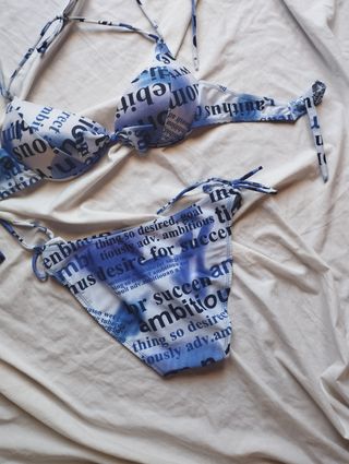 Bikini periódico vintage