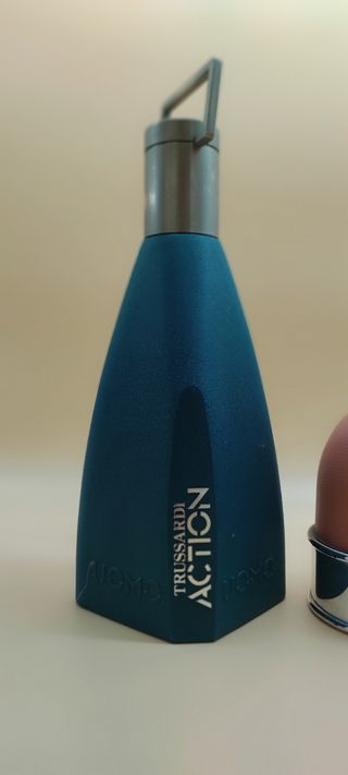 Insegne bottiglie Trussardi Action e Uom