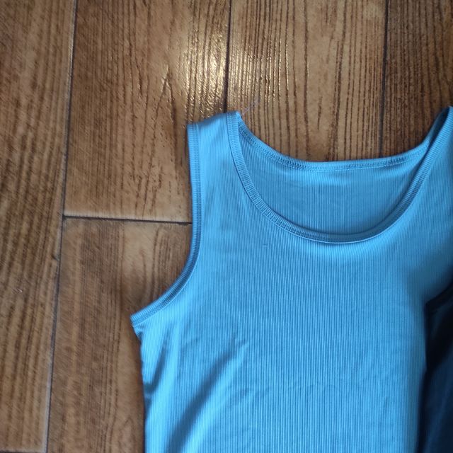 2 tops tamanho M preço 4,50€