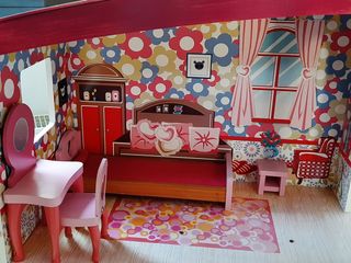 Casa muñecas de madera