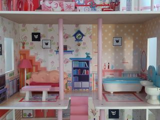 Casa muñecas de madera