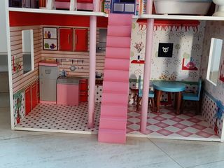 Casa muñecas de madera