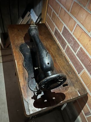 MAQUINA DE COSER ANTIGUA