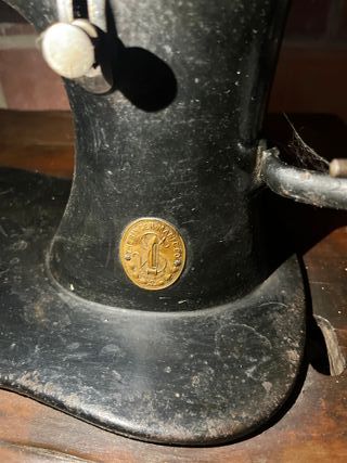 MAQUINA DE COSER ANTIGUA