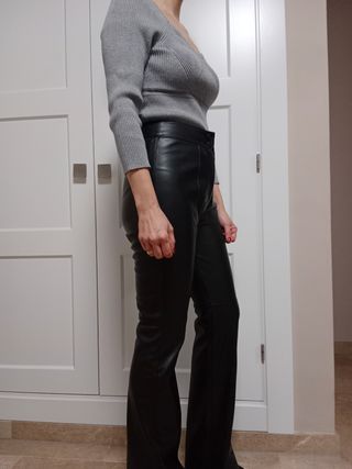 Pantalones mujer polipiel Sfera talla 36
