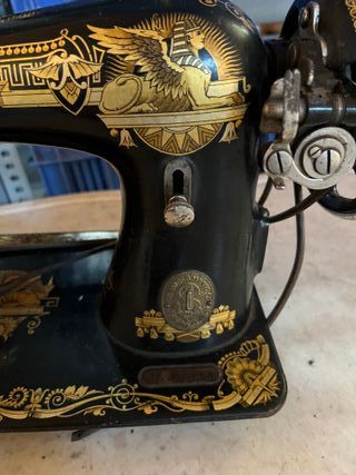 MAQUINA DE COSER SINGER MUY ANTIGUA