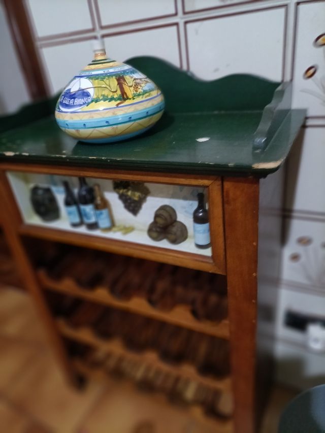 Mobile in legno porta vino