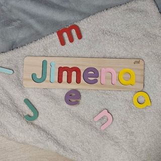 Puzzle de madera con letras