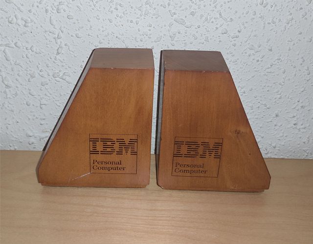 IBM SUJETA LIBROS - AÑOS 80