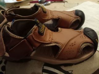 Sandalias de cuero con puntera