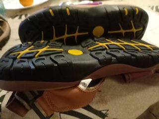 Sandalias de cuero con puntera