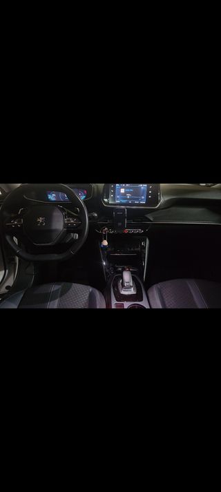 PEUGEOT 2008 (MUY CUIDADO)