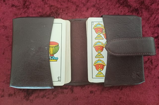 Funda cartera de barajas de piel
