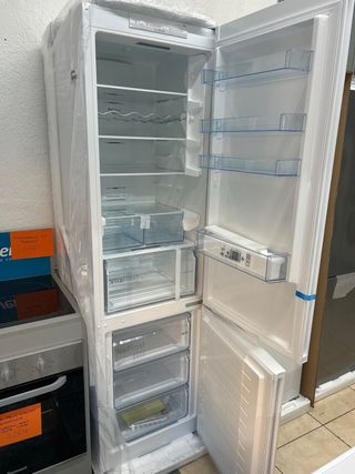 Nevera combi bosch 2 m, Nueva