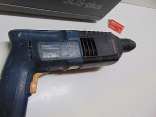 TALADRO PERCUTOR CON MALETA (164358)