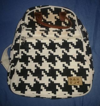 Mochila tela blanca y negra