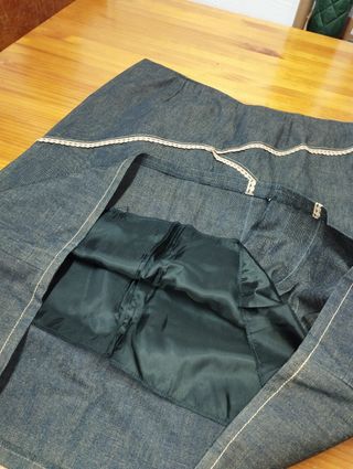 Falda vaquera desigual forro negro