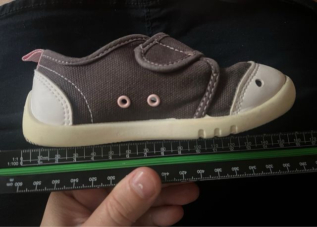 Escarpines+deportivas lona. Talla 24 aprox