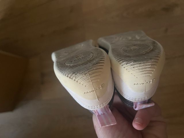 Escarpines+deportivas lona. Talla 24 aprox