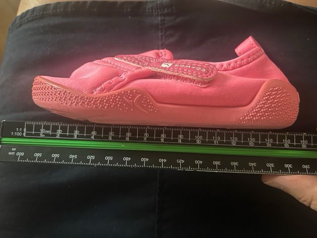 Escarpines+deportivas lona. Talla 24 aprox